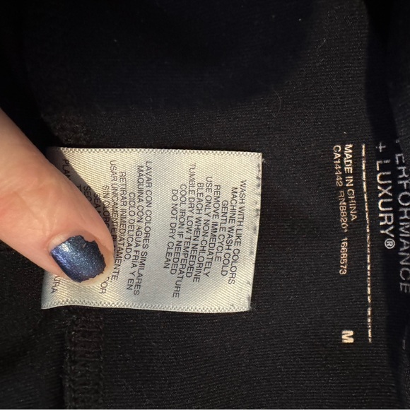 Black Leggings with Pockets - Picture 7 of 7